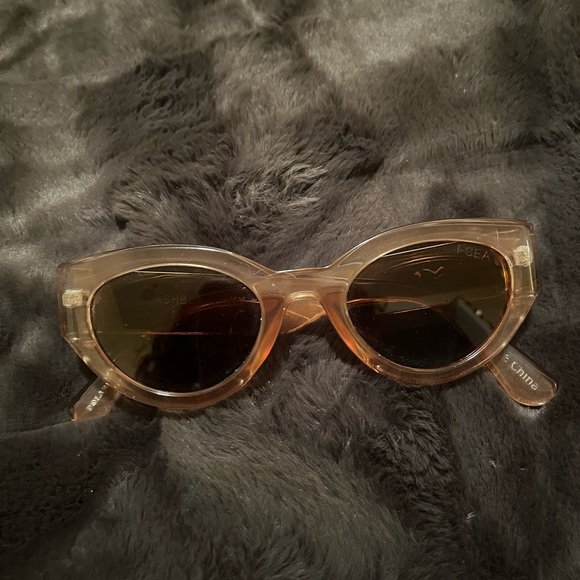 Accessories - Chic Transparent Sunglasses